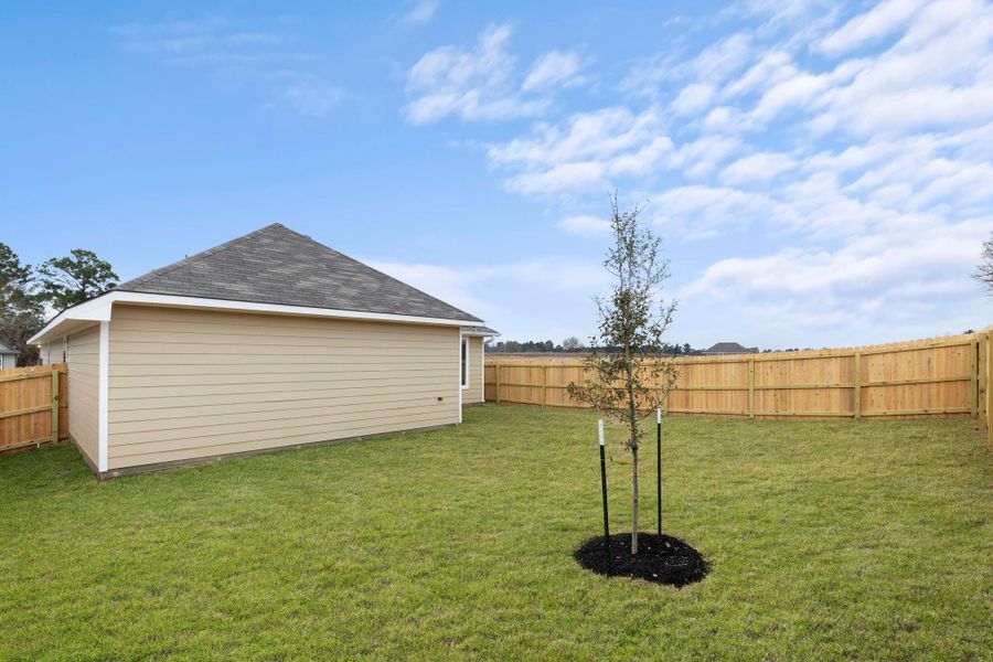 Exterior details and patio area of a home in , Huntsville (Image 24).