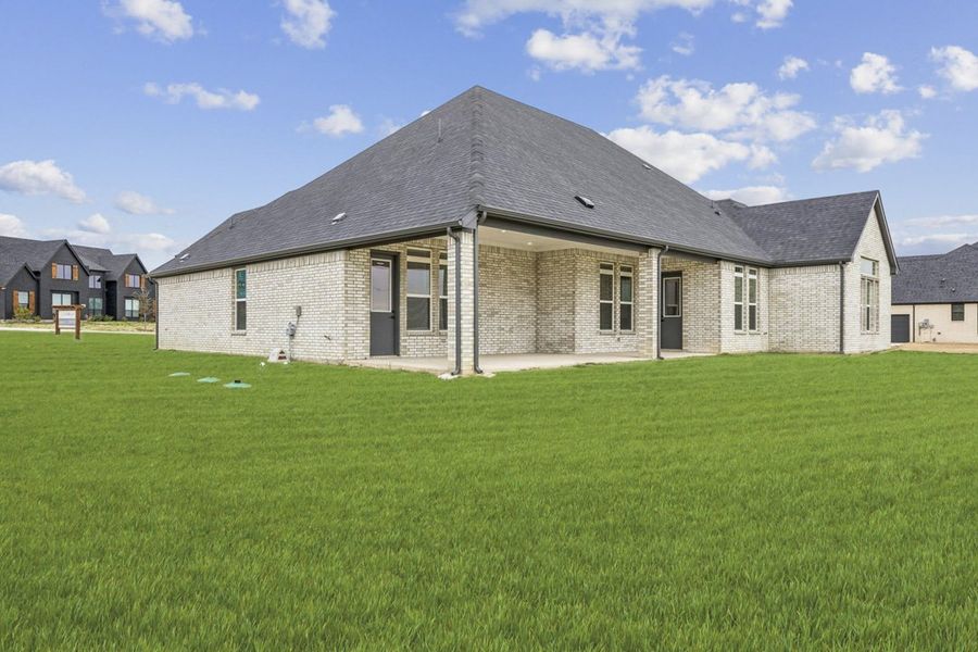 Representative exterior details of a home built from the The Quartz by Lillian Custom Homes in Peaks at Lone Elm, Waxahachie (Image 4). Representative exterior details of a home built from the The Quartz by Lillian Custom Homes in Peaks at Lone Elm, Waxahachie (Image 4).
