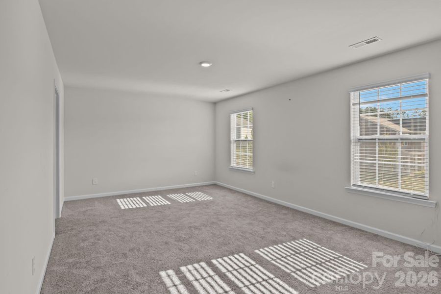 Spacious, unfurnished interior of a new home in Mills at Long Creek, Dallas (Image 15).