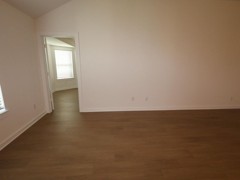 Spacious, unfurnished interior of a new home in Ambrose, La Marque (Image 18).