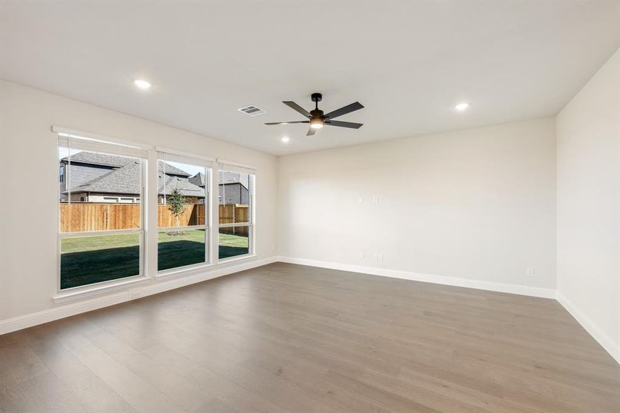 Spacious, unfurnished interior of a new home in Creekview Meadows, Pilot Point (Image 31).