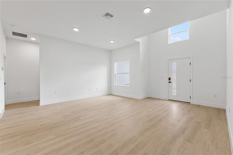 Spacious, unfurnished interior of a new home in , Ocala (Image 16).
