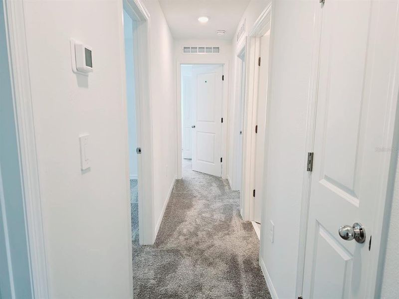 Spacious, unfurnished interior of a new home in Peace Creek Reserve, Winter Haven (Image 16).