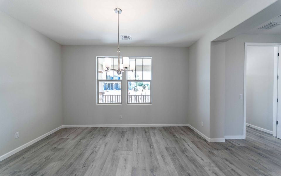 Spacious, unfurnished interior of a new home in Heritage Pointe, Chino Valley (Image 20).