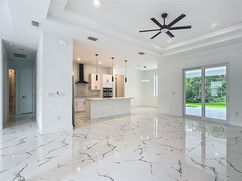 Spacious, unfurnished interior of a new home in , Plant City (Image 24).