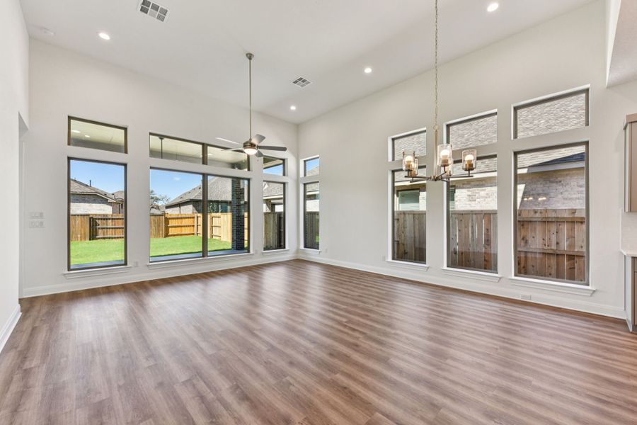 Spacious, unfurnished interior of a new home in 6 Creeks, Kyle (Image 10).