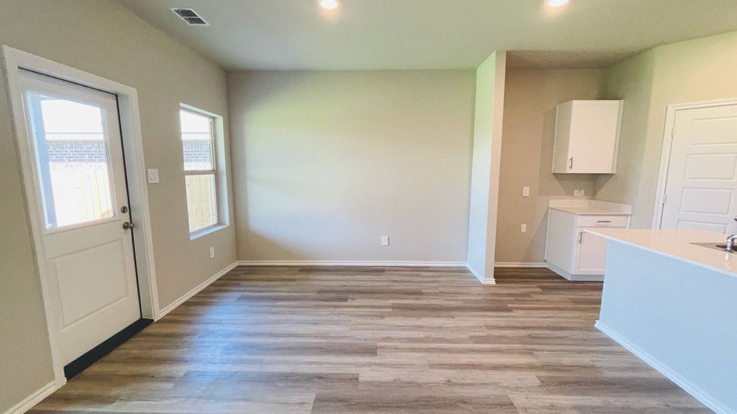 Spacious, unfurnished interior of a new home in Sunnycreek, Fort Worth (Image 10). Spacious, unfurnished interior of a new home in Sunnycreek, Fort Worth (Image 10).