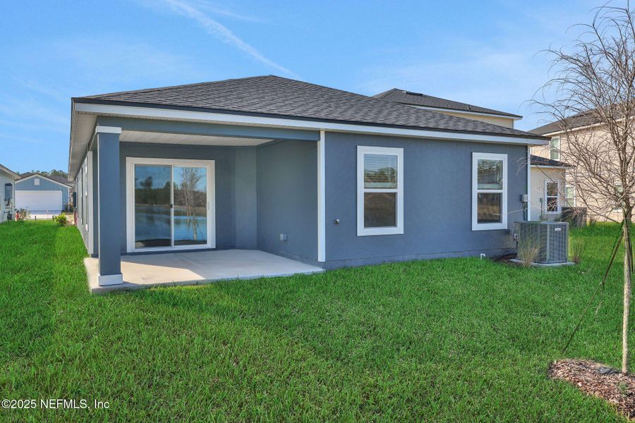 Exterior details and patio area of a home in Cedar Creek, Jacksonville (Image 3).