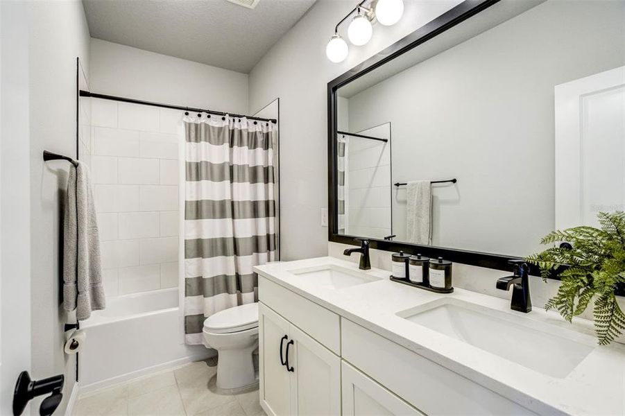 Furnished interior view inside a new home in , Tarpon Springs (Image 5).