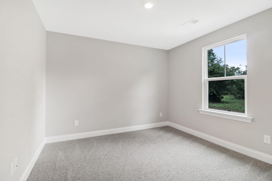 Spacious, unfurnished interior of a new home in Founder's Park, Summerville (Image 10).