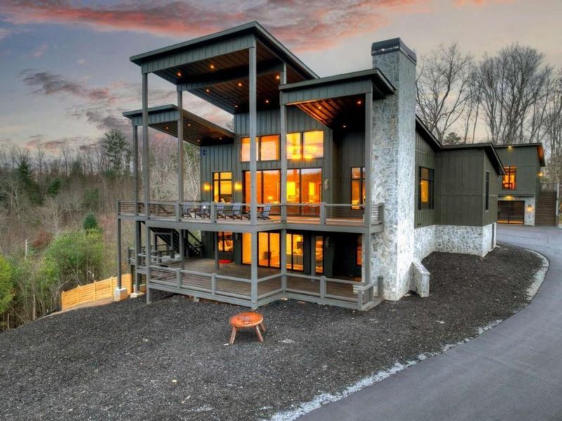 Image 82 of a home in .