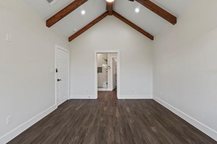 Spacious, unfurnished interior of a new home in , Celeste (Image 19).