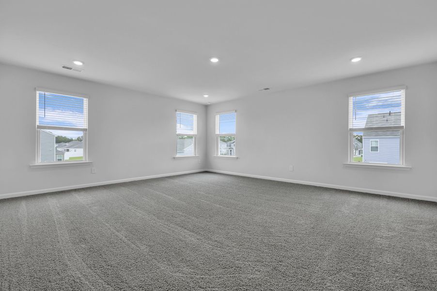 Spacious, unfurnished interior of a new home in Carolina Groves, Moncks Corner (Image 25).