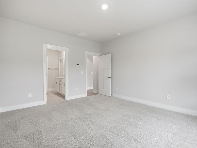 Spacious, unfurnished interior of a new home in Crossing at Abner Creek, Greer (Image 12).