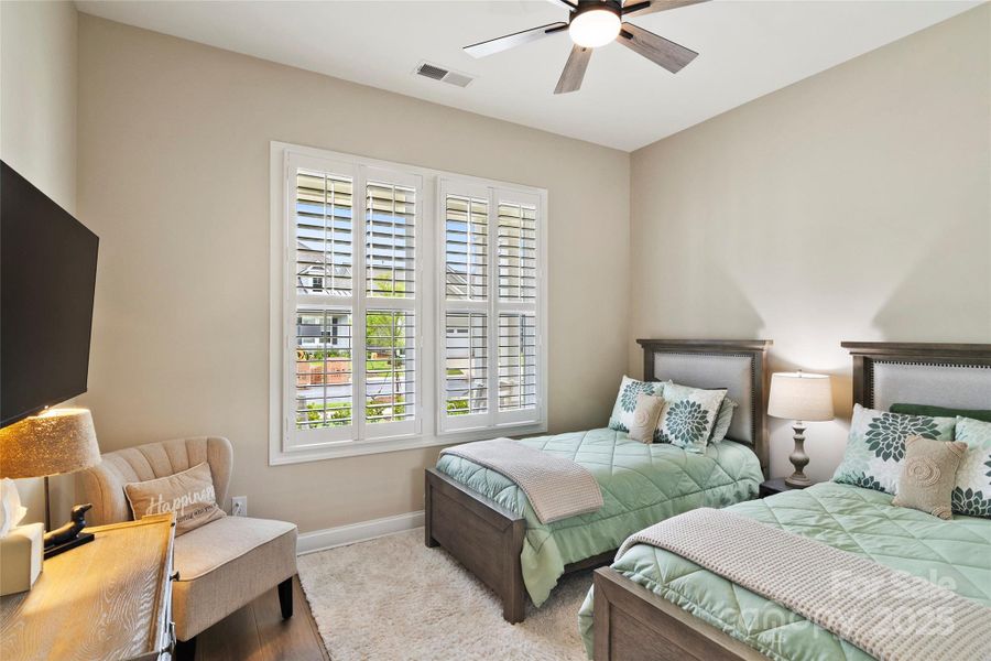 Front bathroom Front bathroom