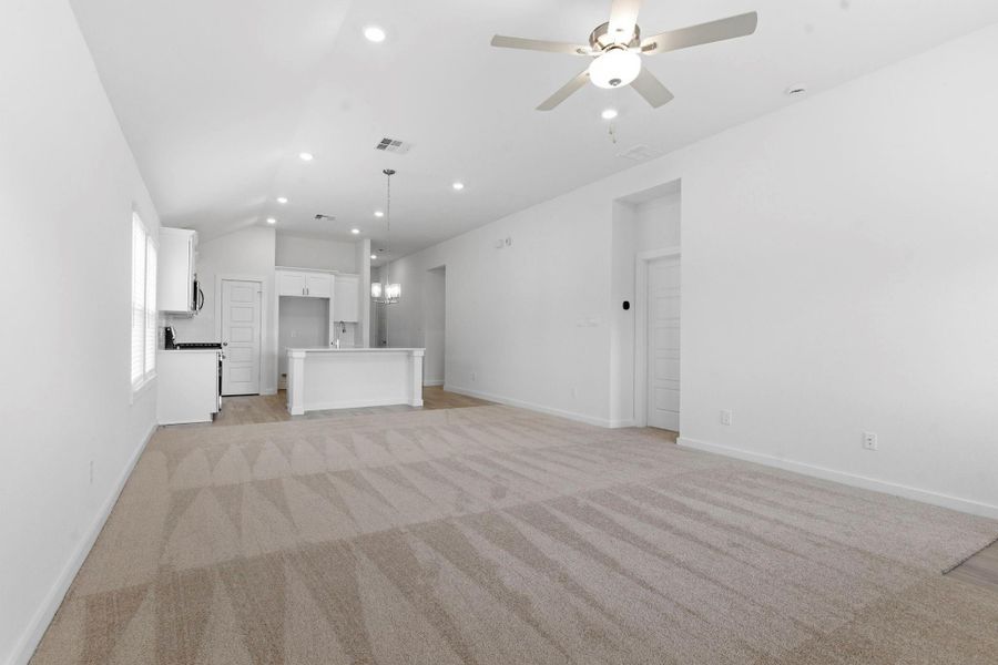 Spacious, unfurnished interior of a new home in Creekhaven, Iowa Colony (Image 25). Spacious, unfurnished interior of a new home in Creekhaven, Iowa Colony (Image 25).