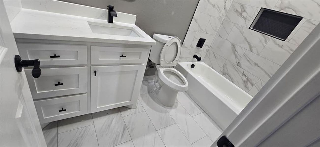 Furnished interior view inside a new home in , Gainesville (Image 7).