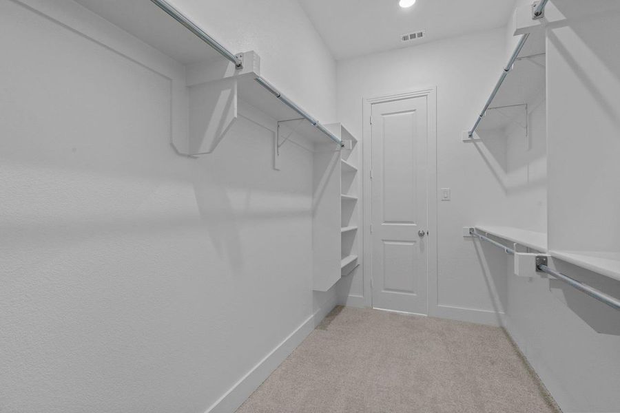 Spacious, unfurnished interior of a new home in Riceland, Mont Belvieu (Image 24).