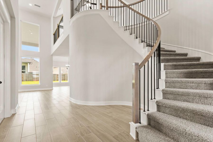 Representative image. Features, selections and colors may vary. Representative image. Features, selections and colors may vary.