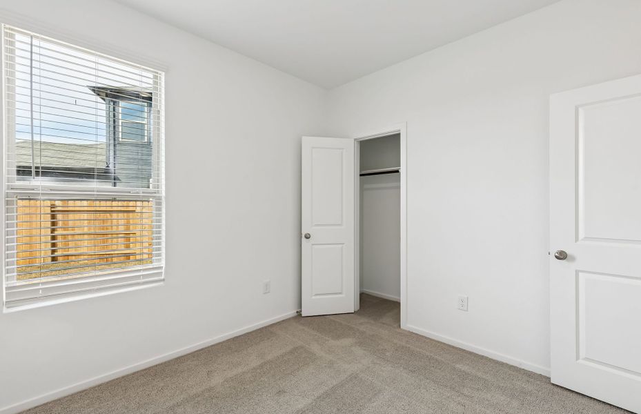 Spacious, unfurnished interior of a new home in Mavera, Conroe (Image 24).