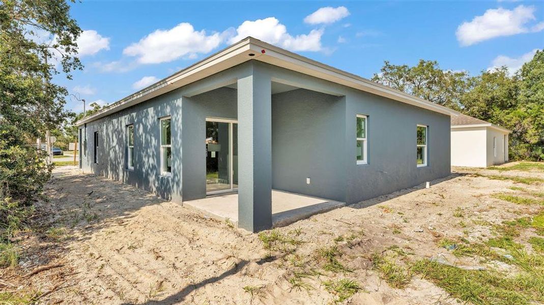 Exterior details and patio area of a home in , Winter Haven (Image 14).