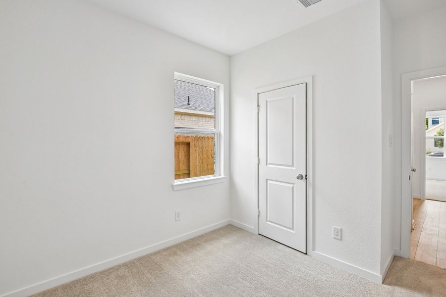 Spacious, unfurnished interior of a new home in Raburn Reserve 50s, Tomball (Image 27).