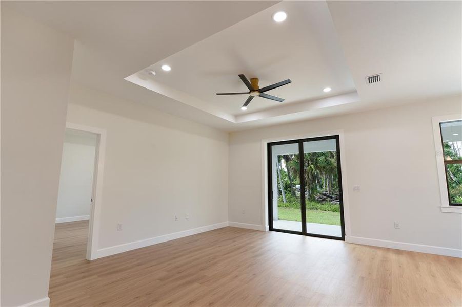 Spacious, unfurnished interior of a new home in , Port Charlotte (Image 13).