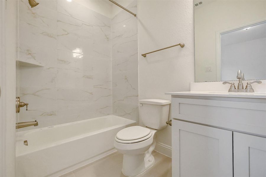 Furnished interior view inside a new home in Sienna 65', Missouri City (Image 17).