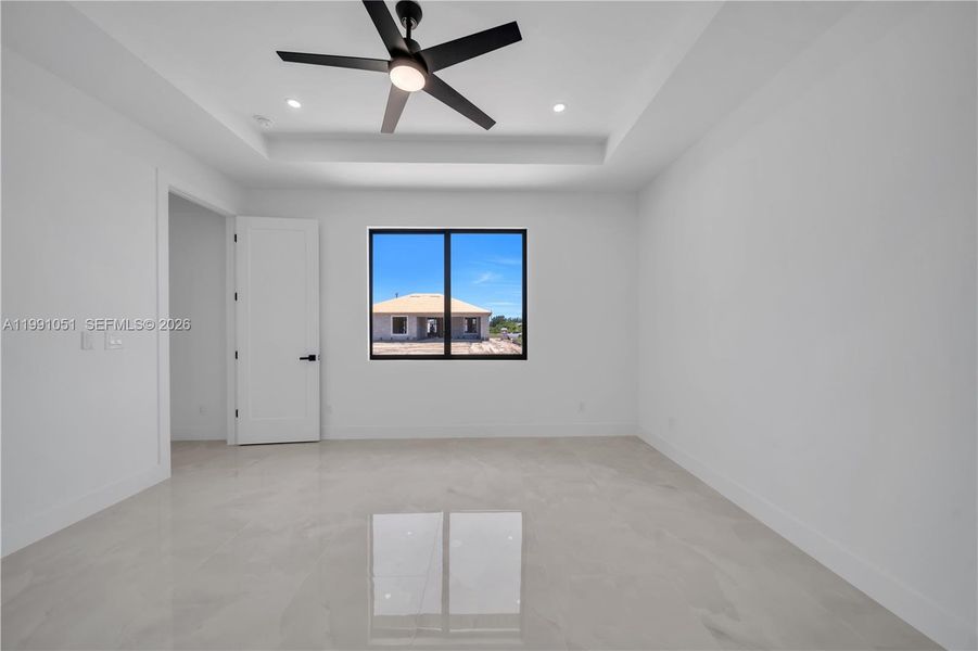 Spacious, unfurnished interior of a new home in , Lehigh Acres (Image 39).