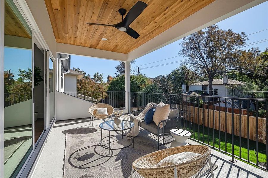 Balcony with ceiling fan