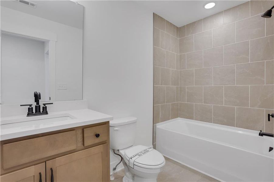 Furnished interior view inside a new home in Twin Lakes, Hoschton (Image 14).