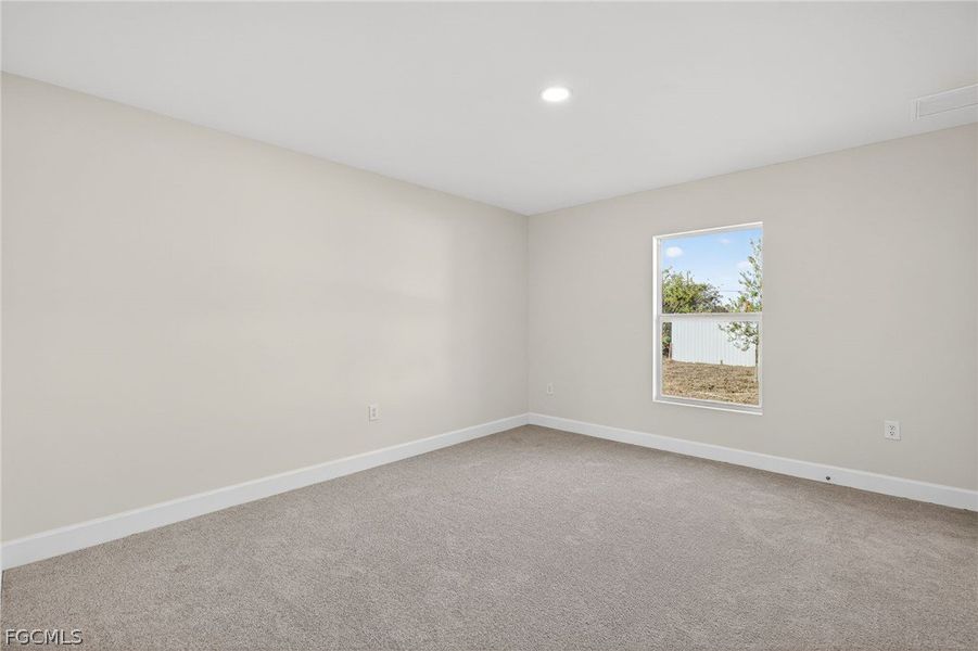 Spacious, unfurnished interior of a new home in Cape Coral, Cape Coral (Image 24).
