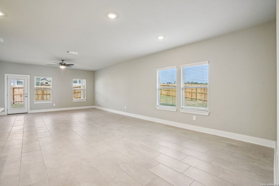 Spacious, unfurnished interior of a new home in Lark Canyon, New Braunfels (Image 38).