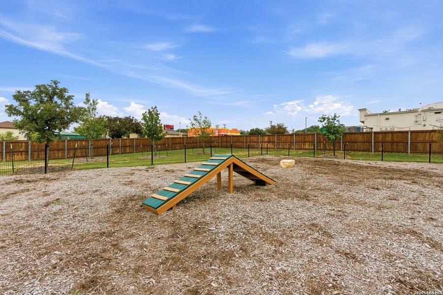 Community amenities in Rose Hill, San Antonio (Image 37).