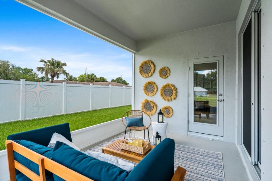 Representative exterior details of a home built from the Biscayne by Holiday Builders in Pineapple Grove, Port St. Lucie (Image 3).