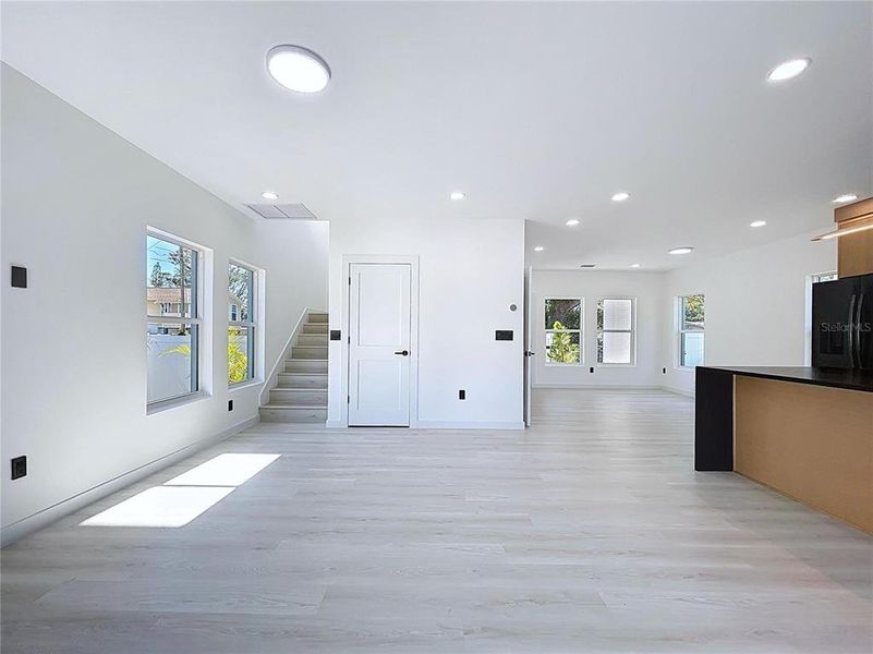 Spacious, unfurnished interior of a new home in , St. Petersburg (Image 25).