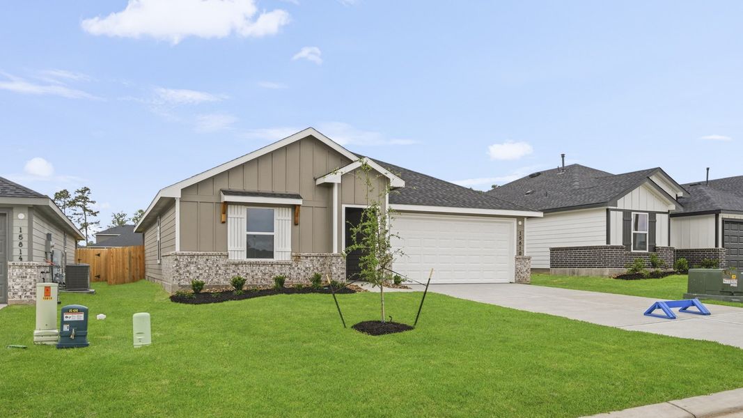 Front exterior of a new home in Chapel Lakes, Montgomery, TX, highlighting curb appeal (Image 19).