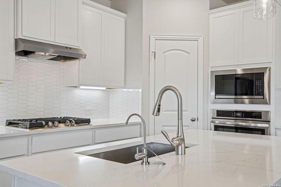 Close-up of interior finishes inside a home in Meyer Ranch - Enclave, New Braunfels (Image 12).