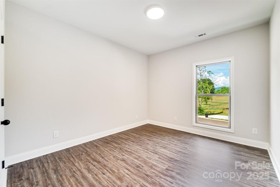 Spacious, unfurnished interior of a new home in , Franklin (Image 28).