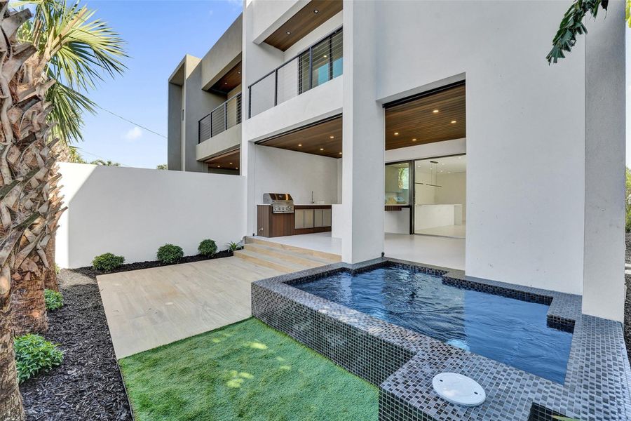 Exterior details and patio area of a home in , Fort Lauderdale (Image 36). Exterior details and patio area of a home in , Fort Lauderdale (Image 36).