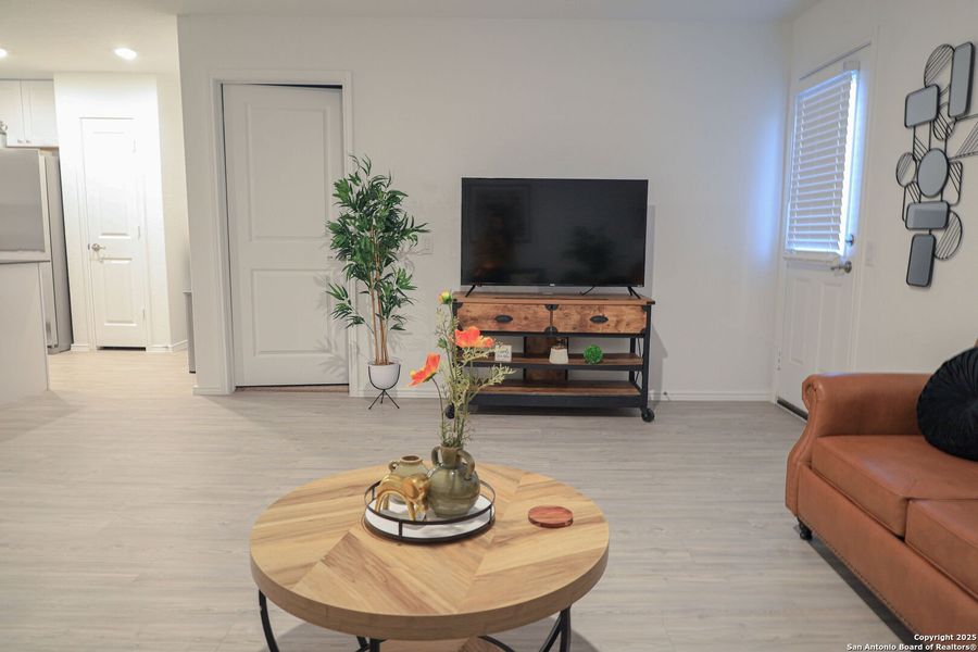 Furnished interior view inside a new home in Mission del Lago, San Antonio (Image 15). Furnished interior view inside a new home in Mission del Lago, San Antonio (Image 15).