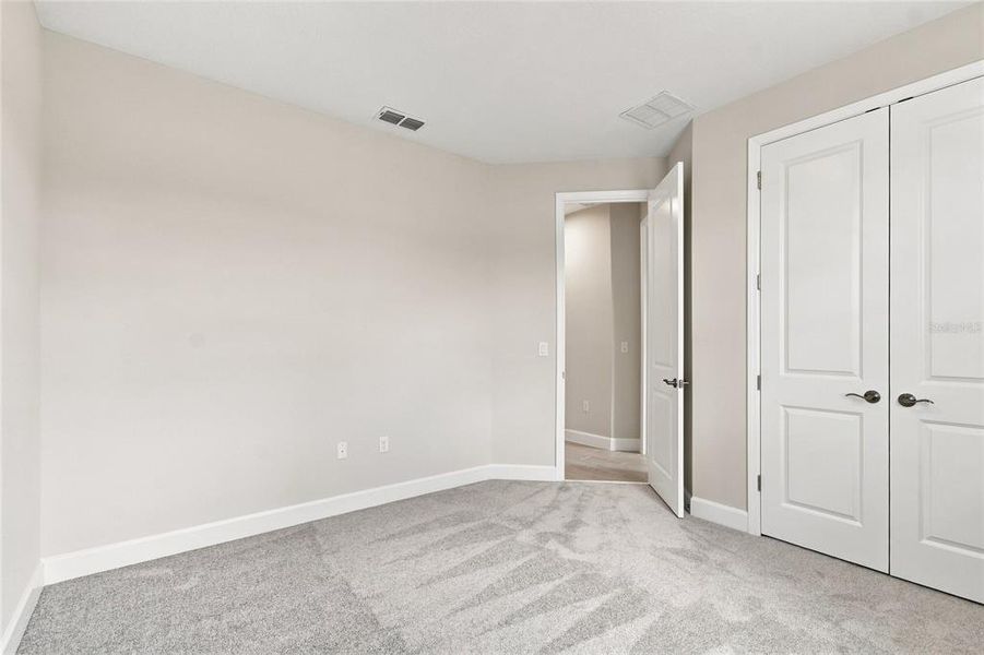 Spacious, unfurnished interior of a new home in Willow Run, Apopka (Image 26).
