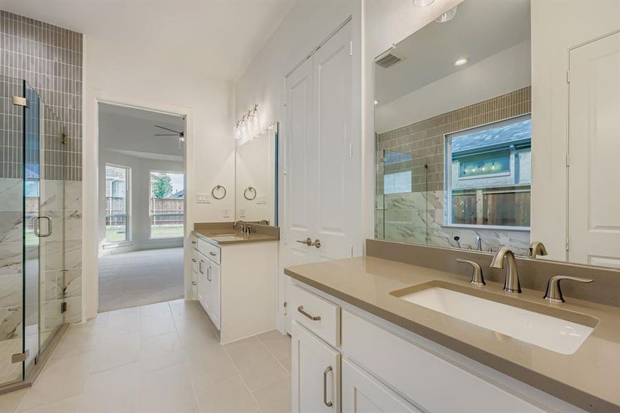 Furnished interior view inside a new home in M3 Ranch 60s, Mansfield (Image 11).