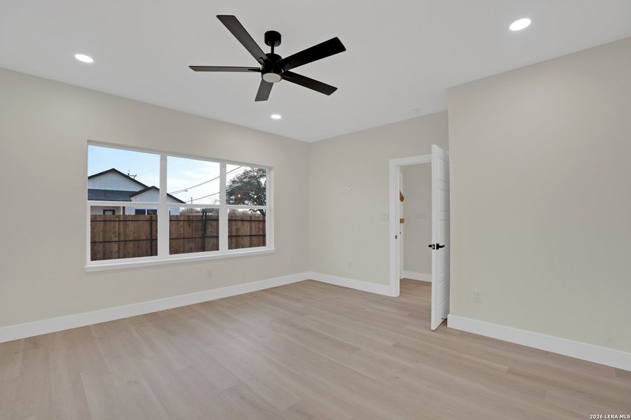 Spacious, unfurnished interior of a new home in , San Antonio (Image 10).