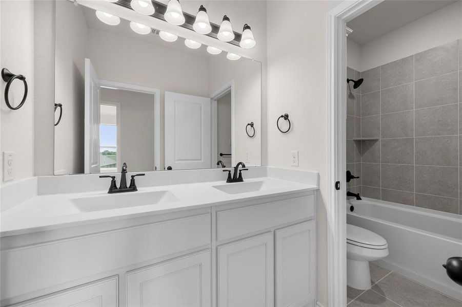 7701 Oakmeade Bathroom1