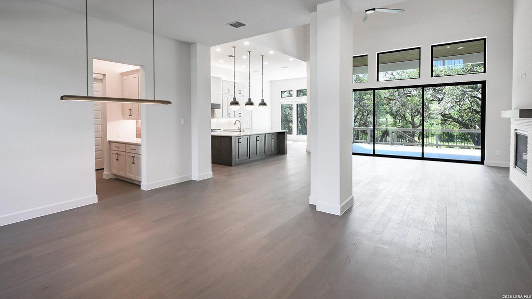 Spacious, unfurnished interior of a new home in Thornebrook, Bulverde (Image 17). Spacious, unfurnished interior of a new home in Thornebrook, Bulverde (Image 17).