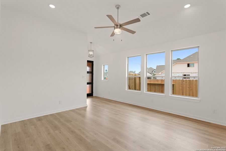 Spacious, unfurnished interior of a new home in Prominence, San Antonio (Image 17).