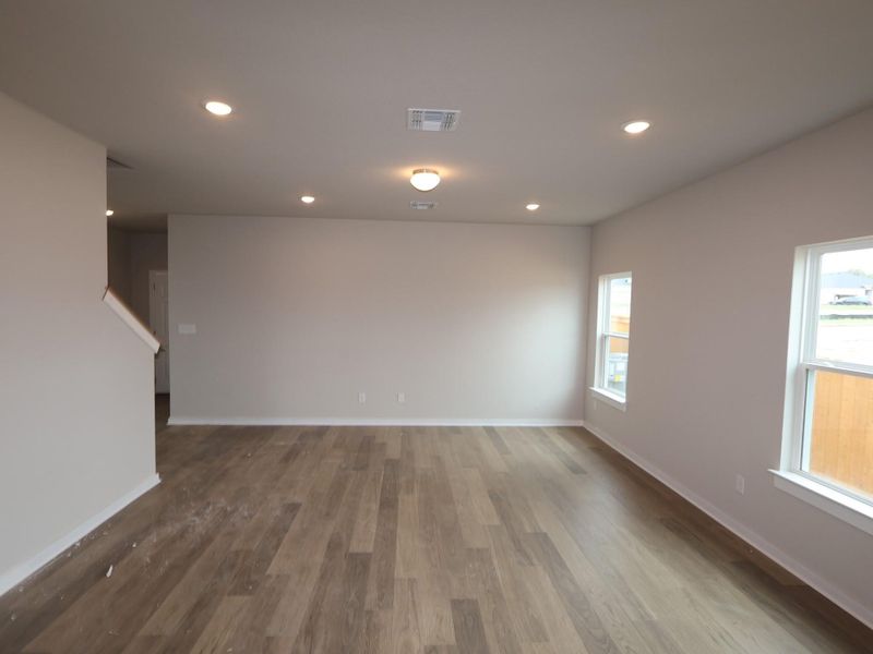 Spacious, unfurnished interior of a new home in Heritage, Dripping Springs (Image 6).