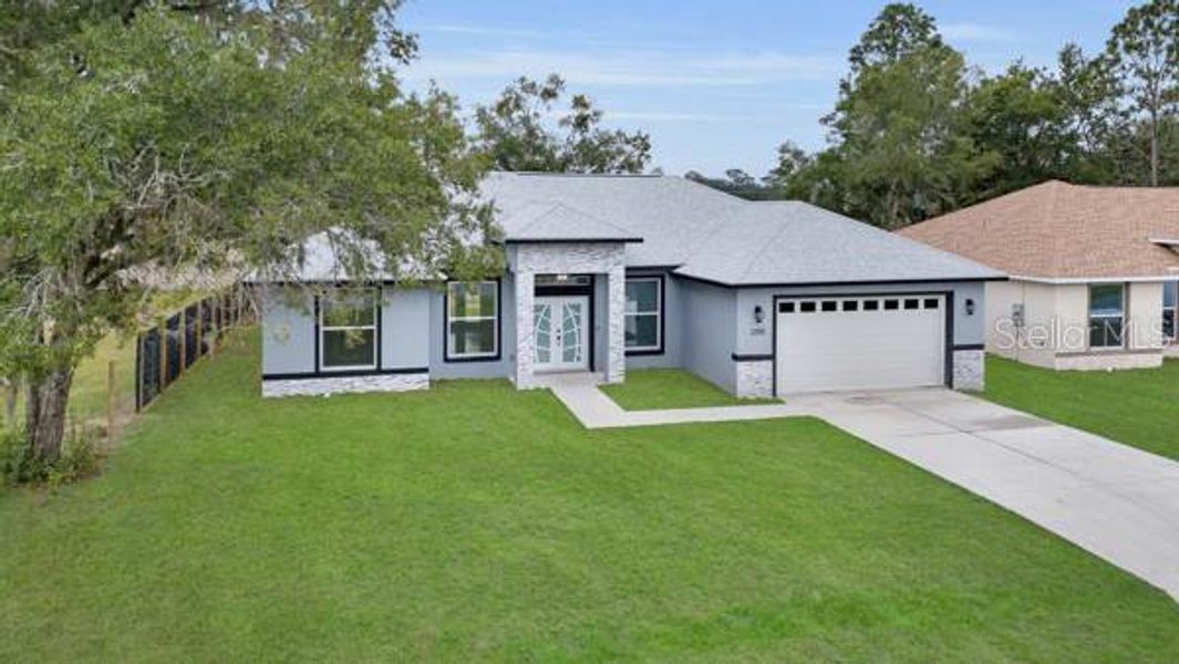 Exterior details and patio area of a home in , Ocala (Image 15).