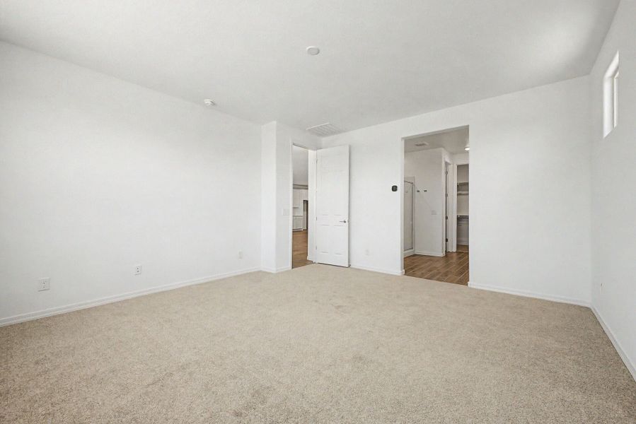 Spacious, unfurnished interior of a new home in Las Ventanas, Goodyear (Image 12).